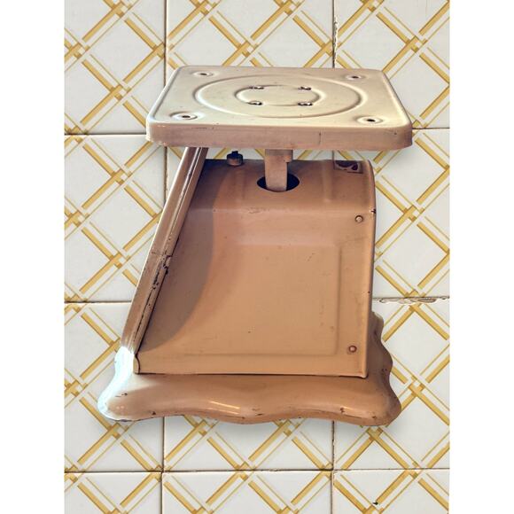 Vintage American Family Scale Cream 25 Lb Kitchen Scale – Farmhouse Decor - Picture 4 of 8
